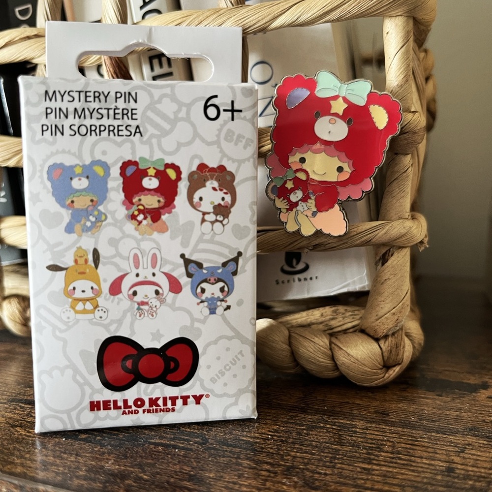 Hello Kitty and Friends LittleTwinStars Lala Mystery Box Pin.